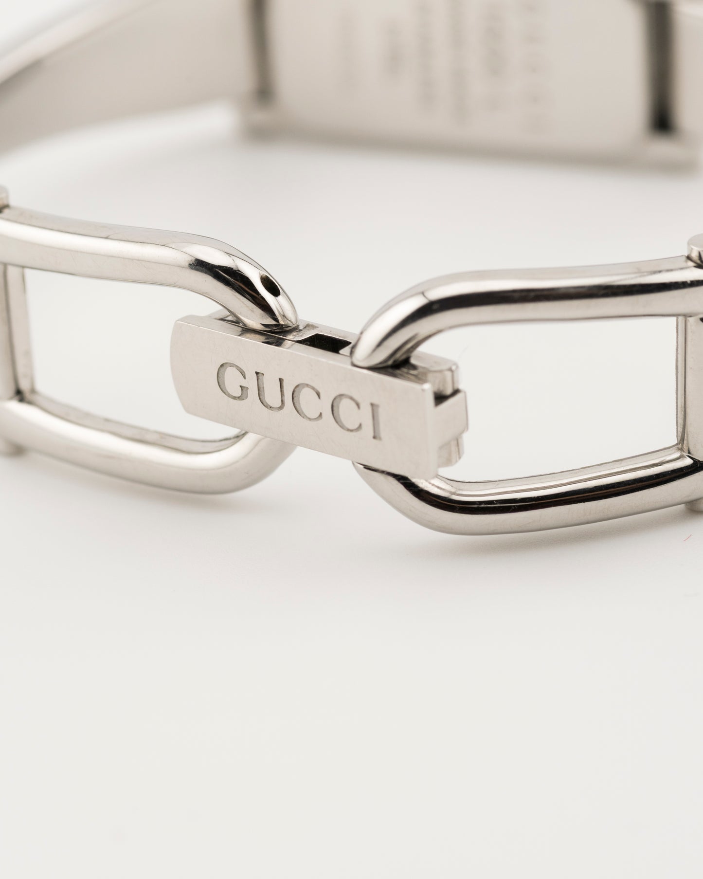 90s GUCCI 1500L Silver Roman Numeral Bangle Watch