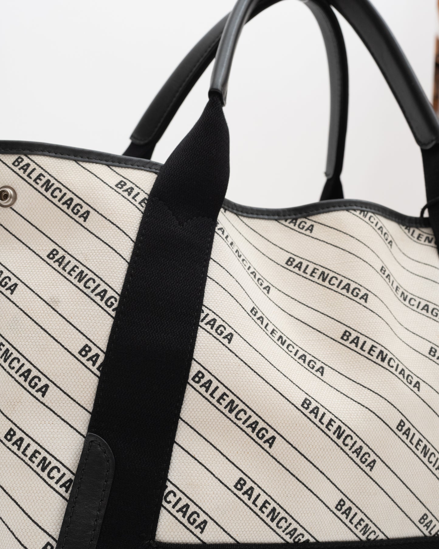SS2019 BALENCIAGA Ivory Cabas Bag w/Pouch