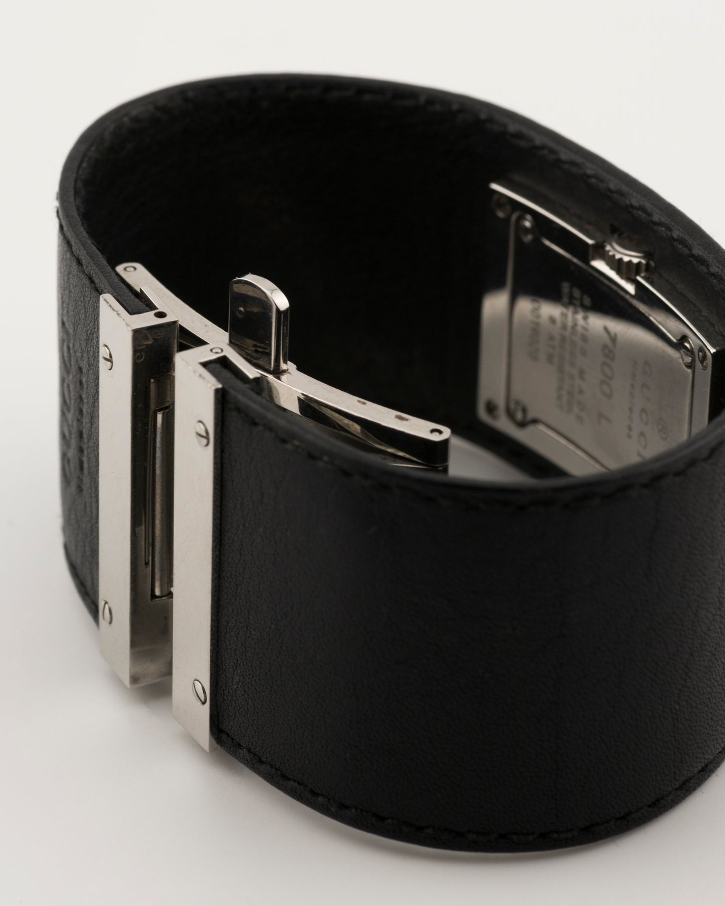 90s GUCCI 7800L Leather Cuff Watch