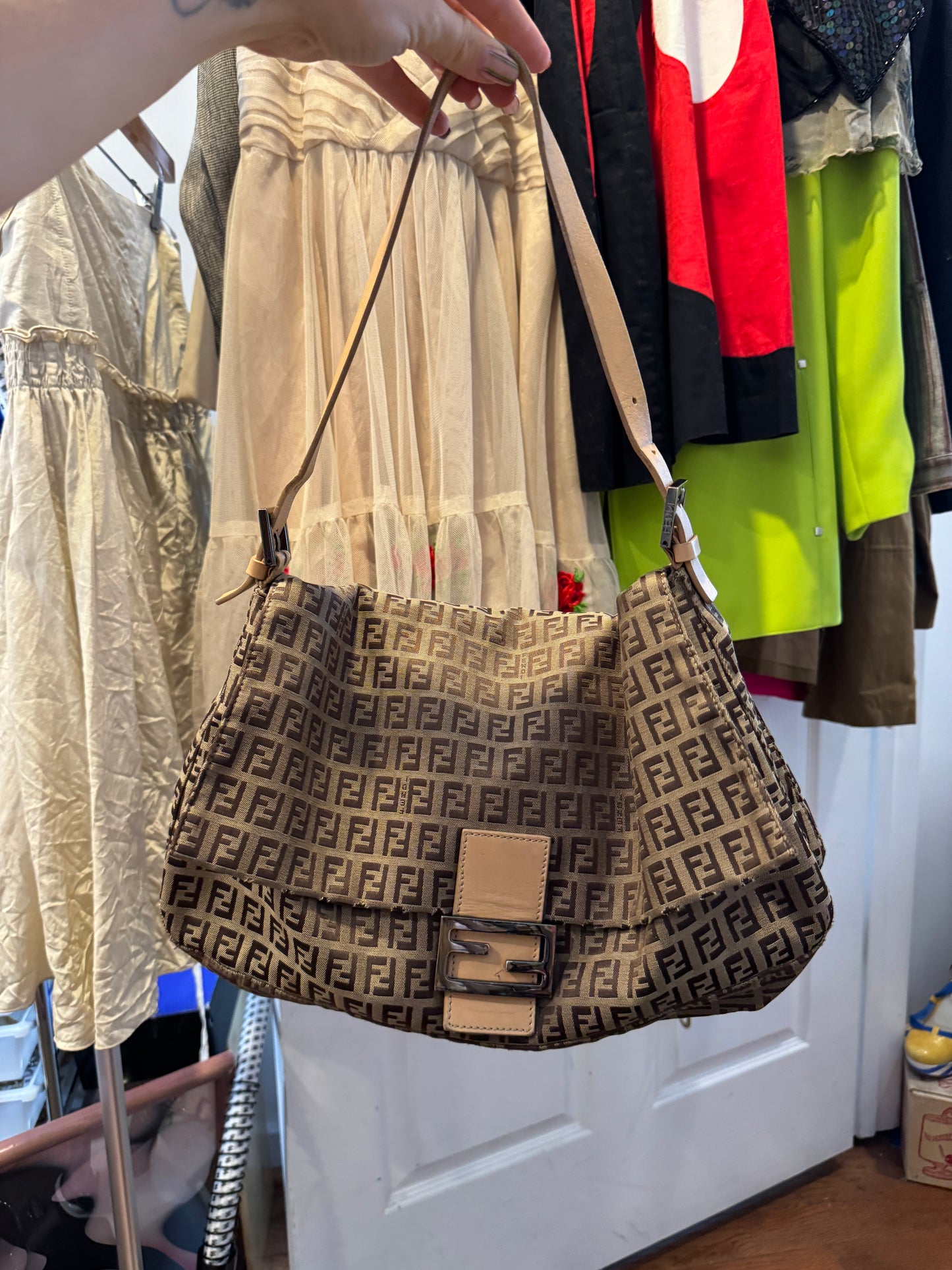 2000s FENDI Beige Zucchino Canvas Mamma Baguette Shoulder Bag