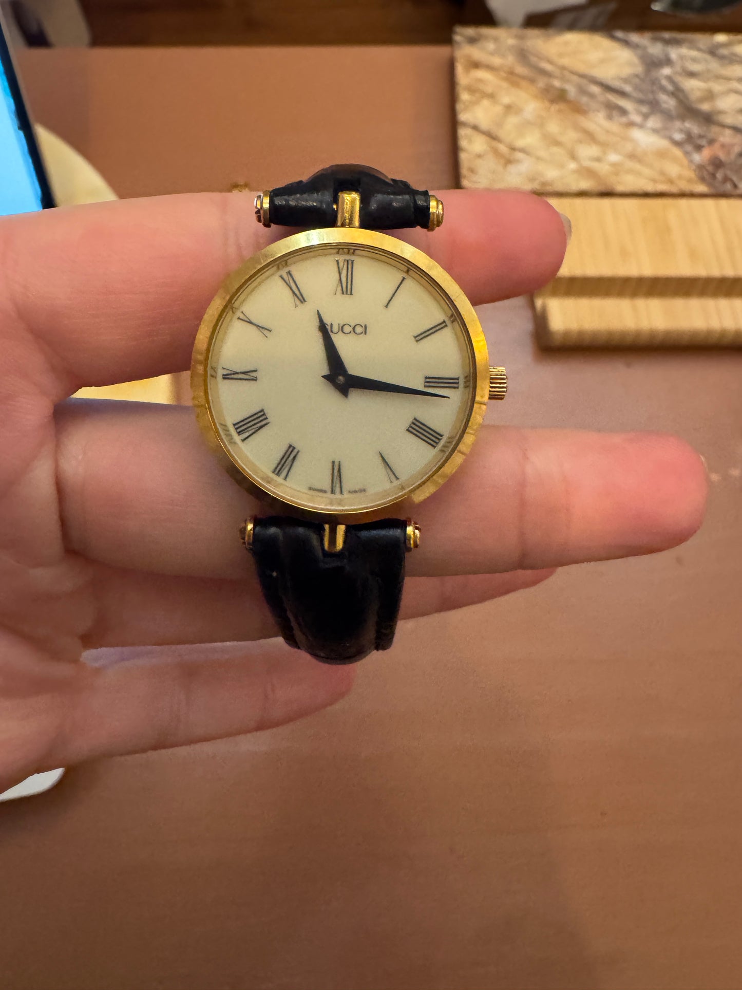 80s GUCCI 2000M Sherry Line Watch w/Black Leather Band