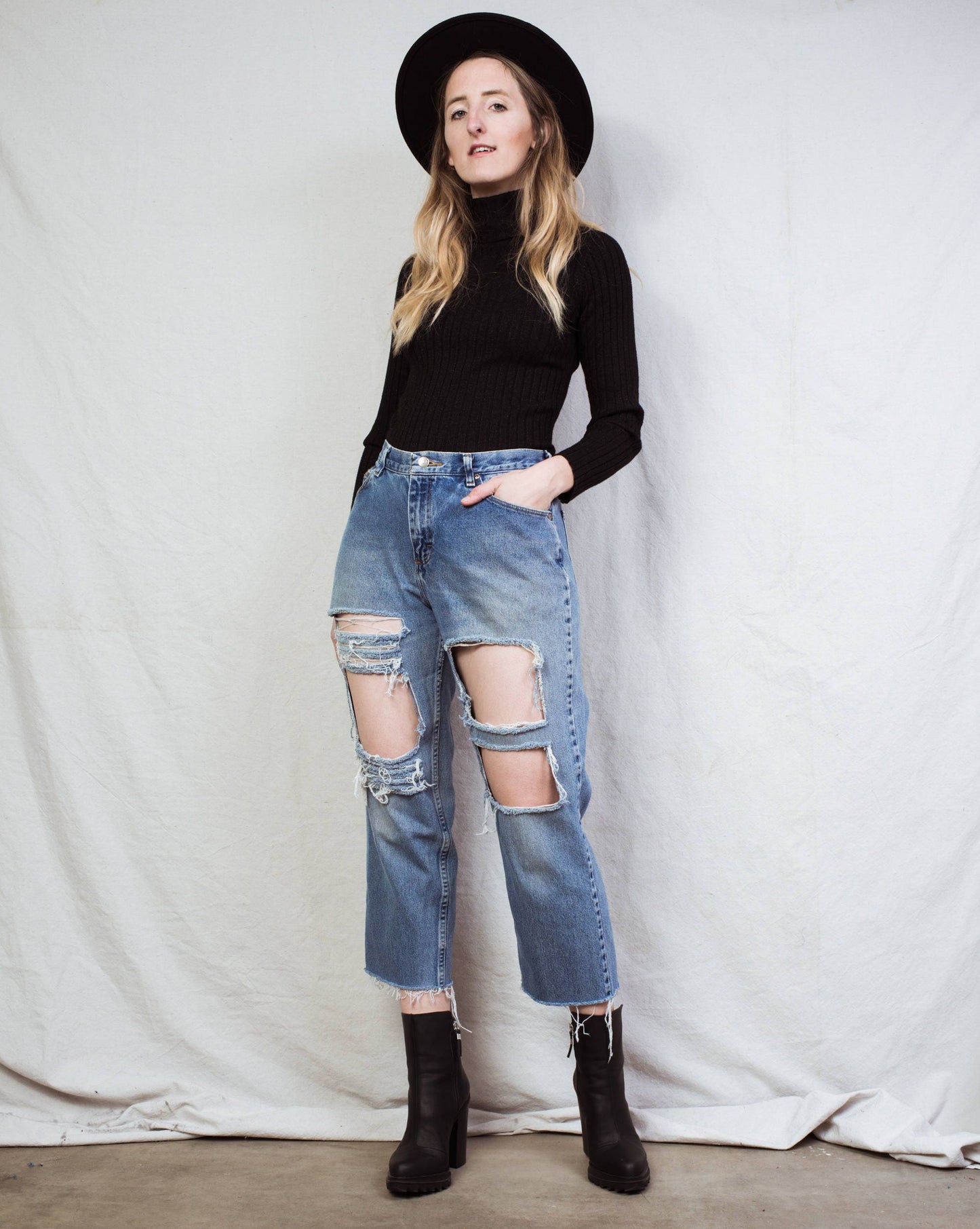 AMAZING Vintage BRITTANIA Distressed Denim Pants with Raw Hem / 32" / hipster mom jeans vintage 90s grunge ripped boyfriend jeans loose fit