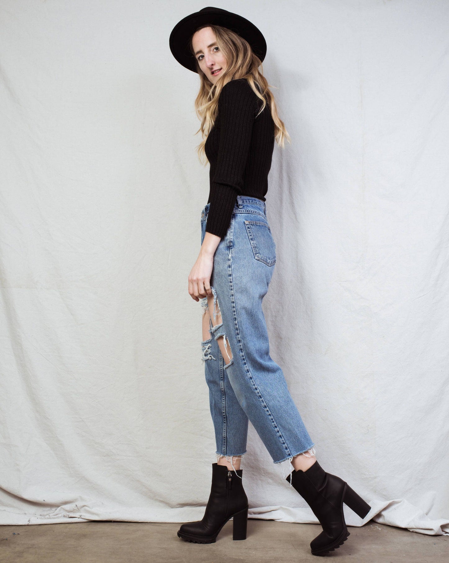 AMAZING Vintage BRITTANIA Distressed Denim Pants with Raw Hem / 32" / hipster mom jeans vintage 90s grunge ripped boyfriend jeans loose fit