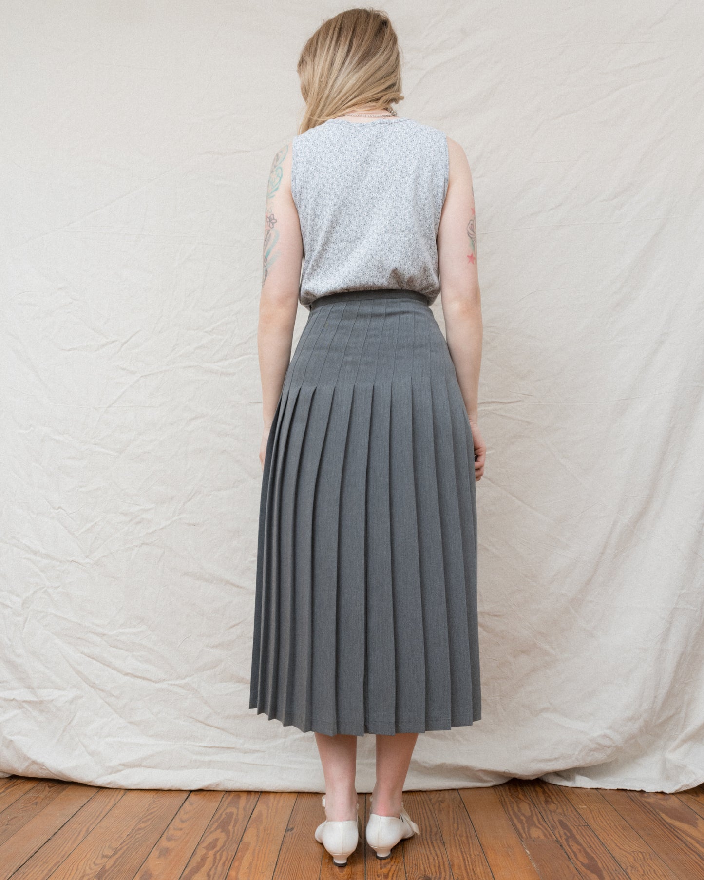 Vintage Grey Pleated Skirt (S/M)