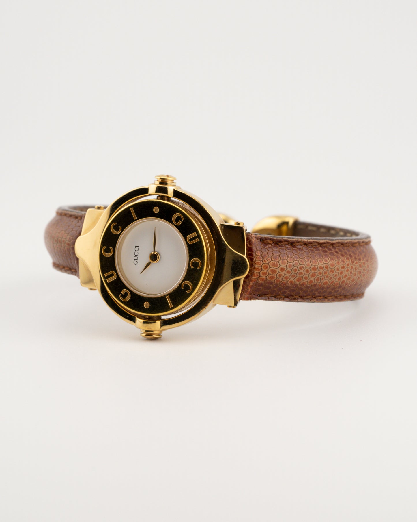 90s GUCCI 6600L Reverso Brown Leather Bangle Watch