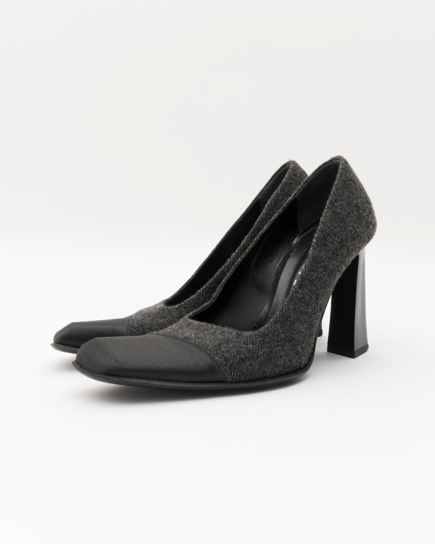 90s PRADA Sculptural Grey Wool Pumps (36)