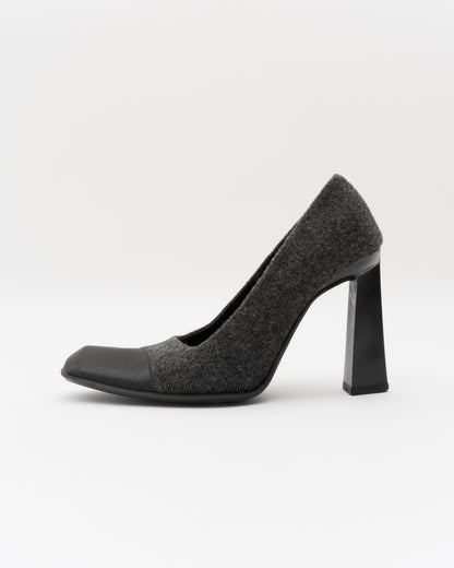 90s PRADA Sculptural Grey Wool Pumps (36)
