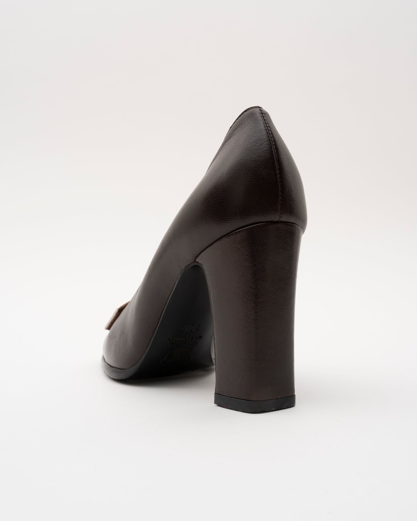 90s FENDI Black Leather Logo Pumps (36.5)
