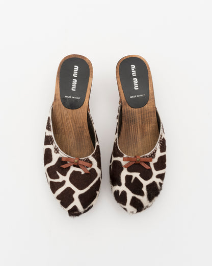 2000s MIU MIU Brown & White Pony Hair Wooden Clogs (36.5)