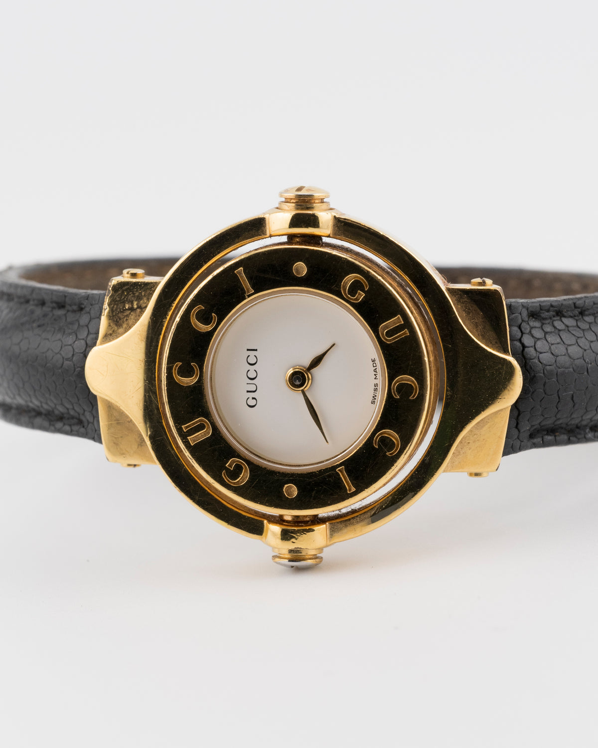 90s GUCCI 6600L Reverso Black Leather Bangle Watch