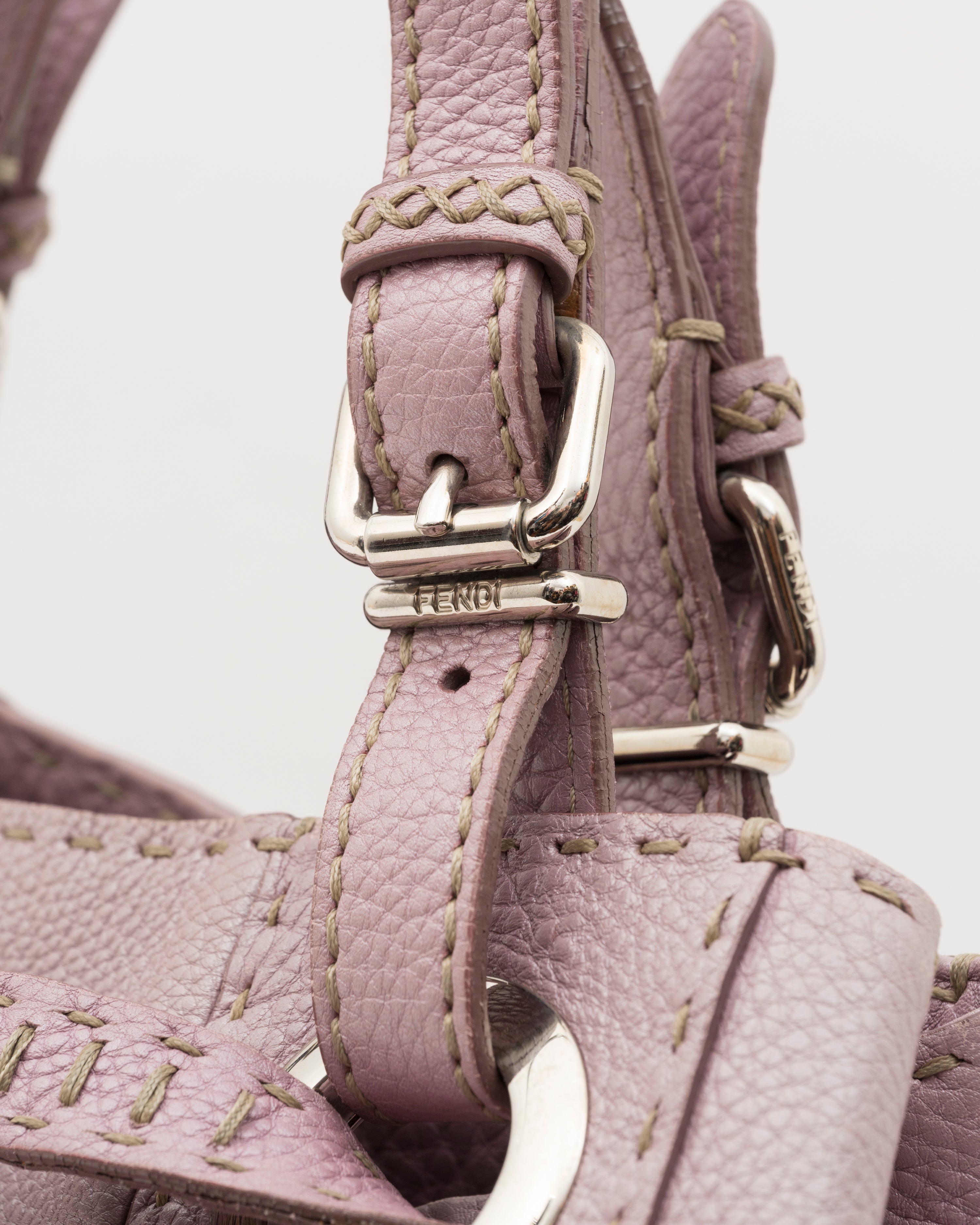 セルディア 2000s FENDI Selleria Lilac Pebbled Leather Hobo Bag – Closed Caption