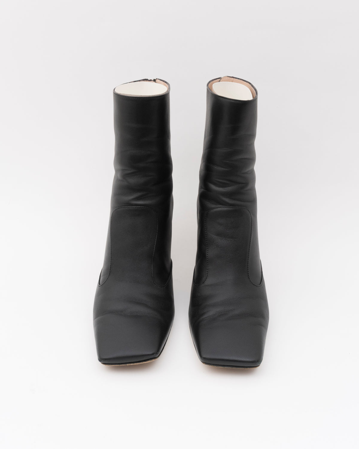 2019 FENDI FFreedom Black Calf Leather Booties (38)