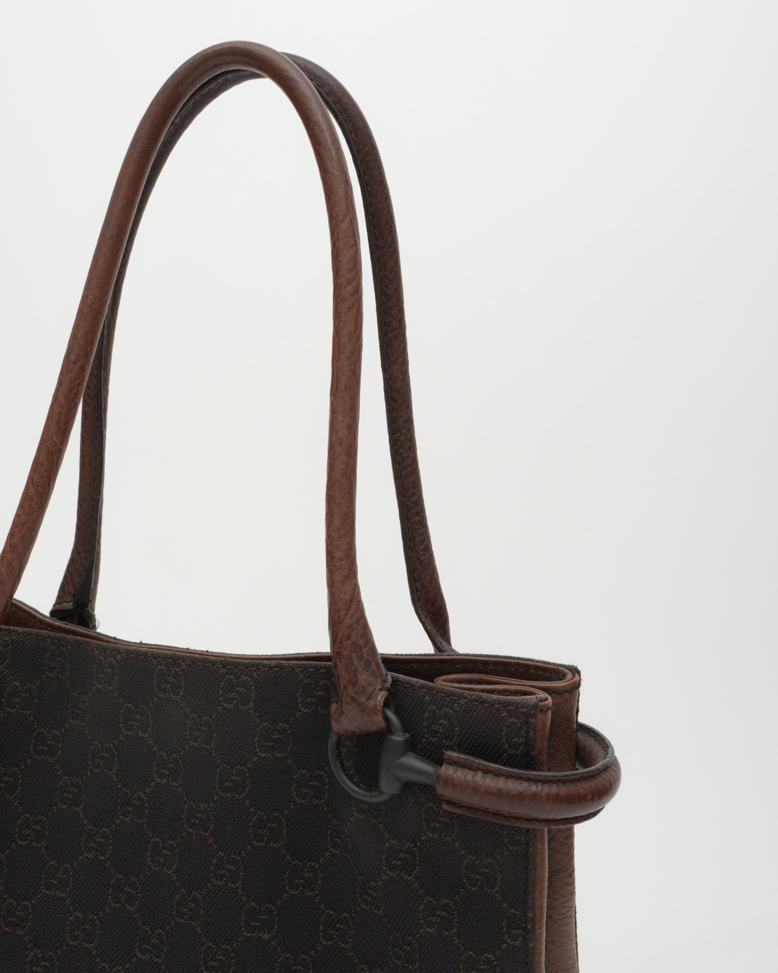 バッグ GUCCI Tom Ford Era Handbag Leather Brown 2000s GUCCI Tom Ford Era Chocolate GG Horsebit Loop Bag – Closed