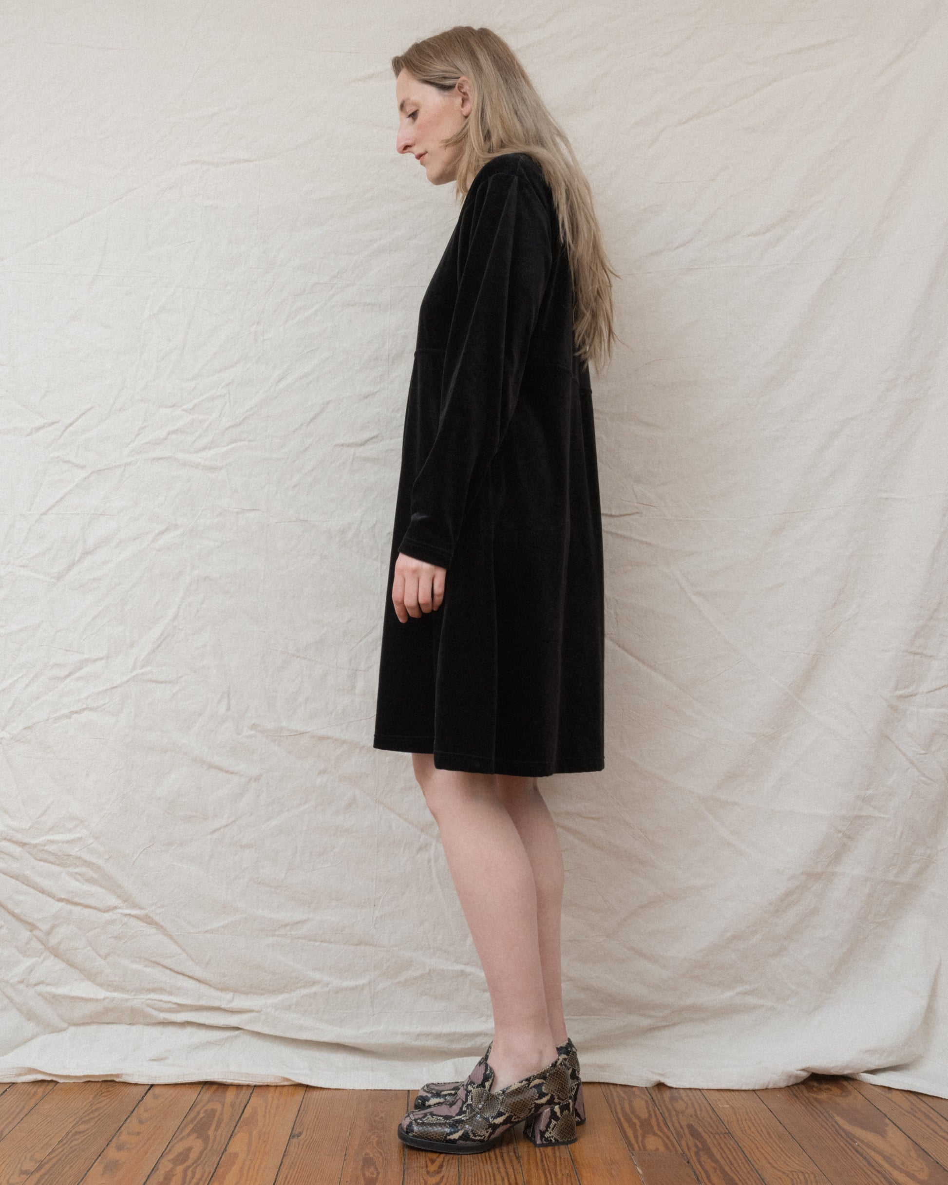Vintage Black Velvet Dress (S-L) Vintage Black Velvet Dress (S-L)