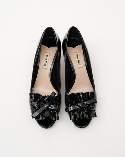 2000s MIU MIU Black Patent Leather Ruffle Bow Heels (36.5)