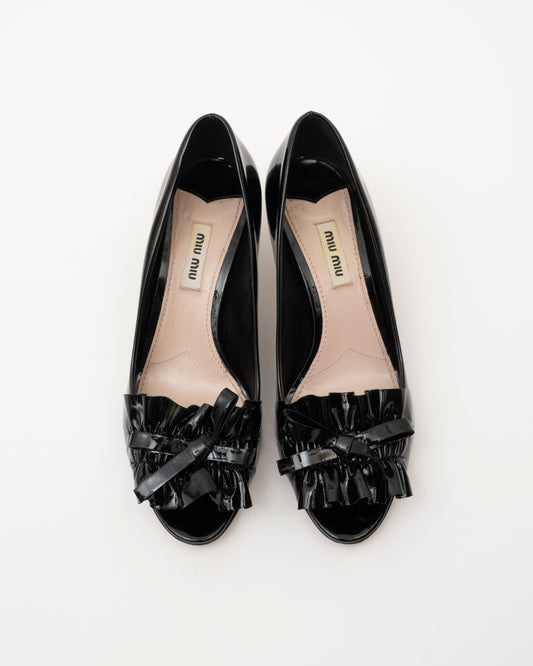 2000s MIU MIU Black Patent Leather Ruffle Bow Heels (36.5)