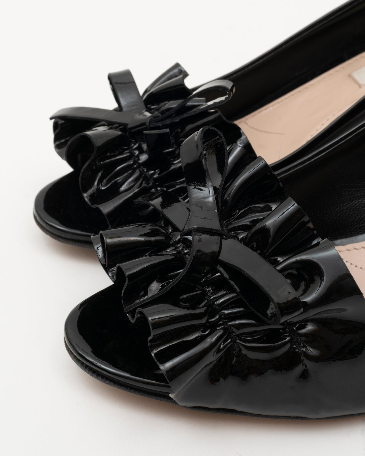 2000s MIU MIU Black Patent Leather Ruffle Bow Heels (36.5)