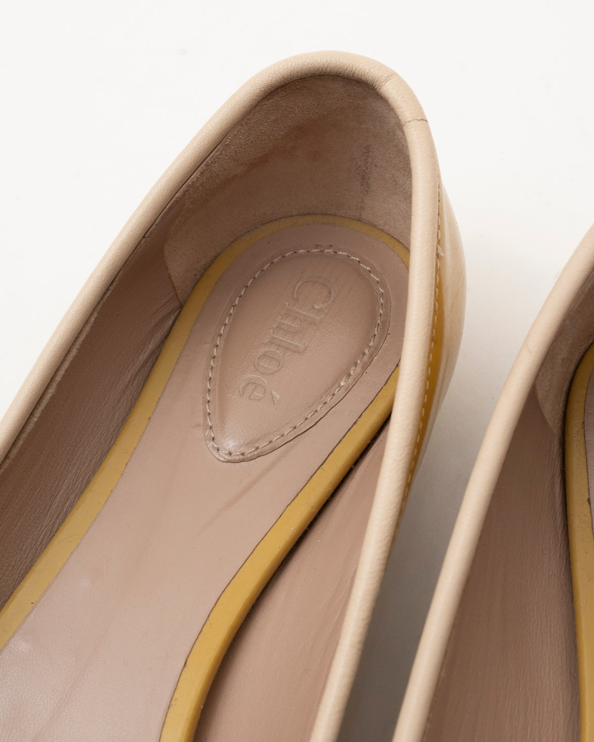 2000s CHLOE Mustard Patent Bow Flats (35)