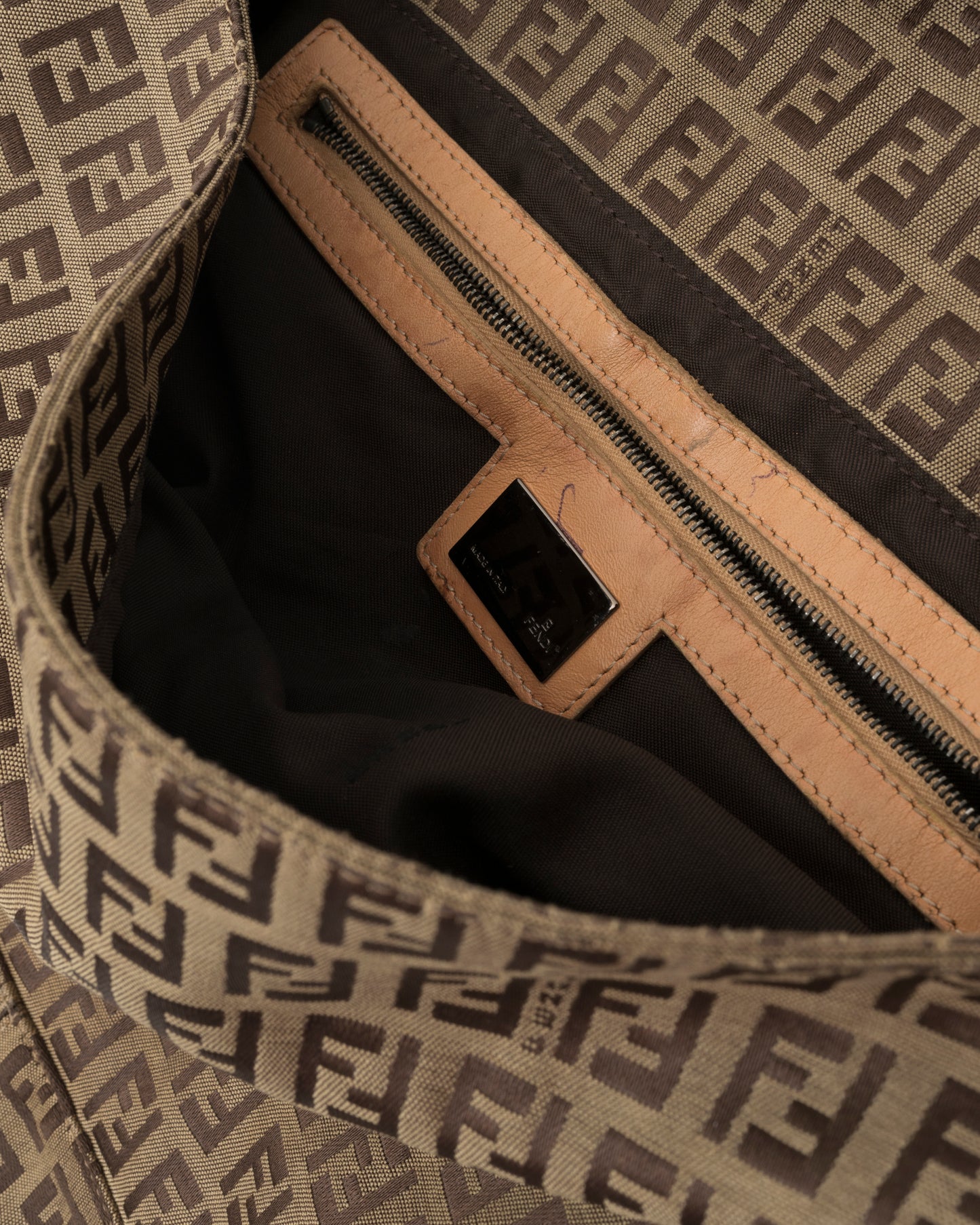 2000s FENDI Beige Zucchino Canvas Mamma Baguette Shoulder Bag