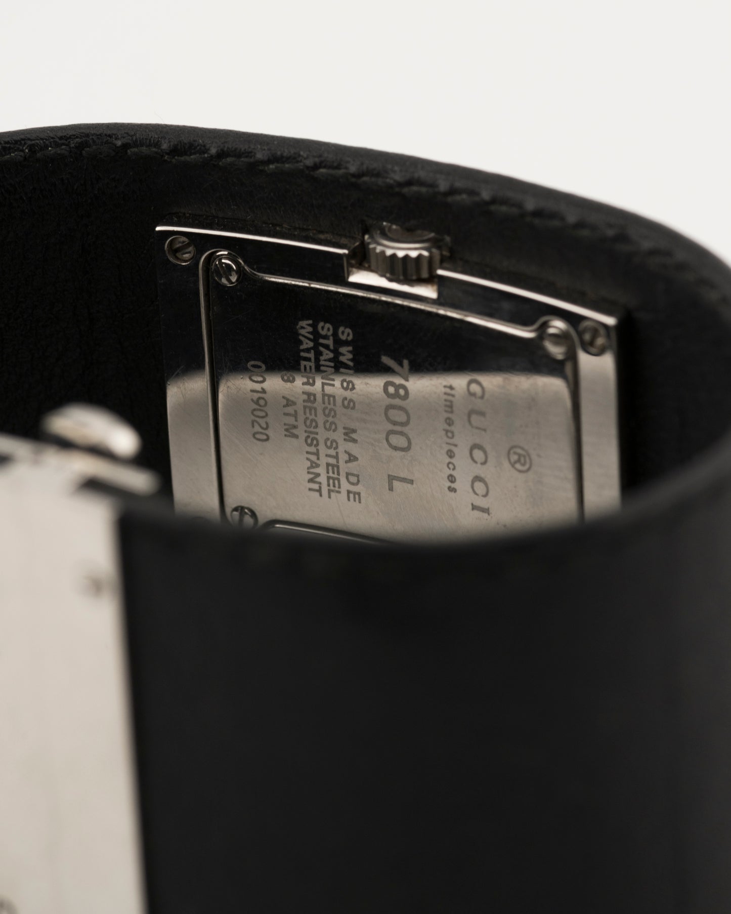 90s GUCCI 7800L Leather Cuff Watch