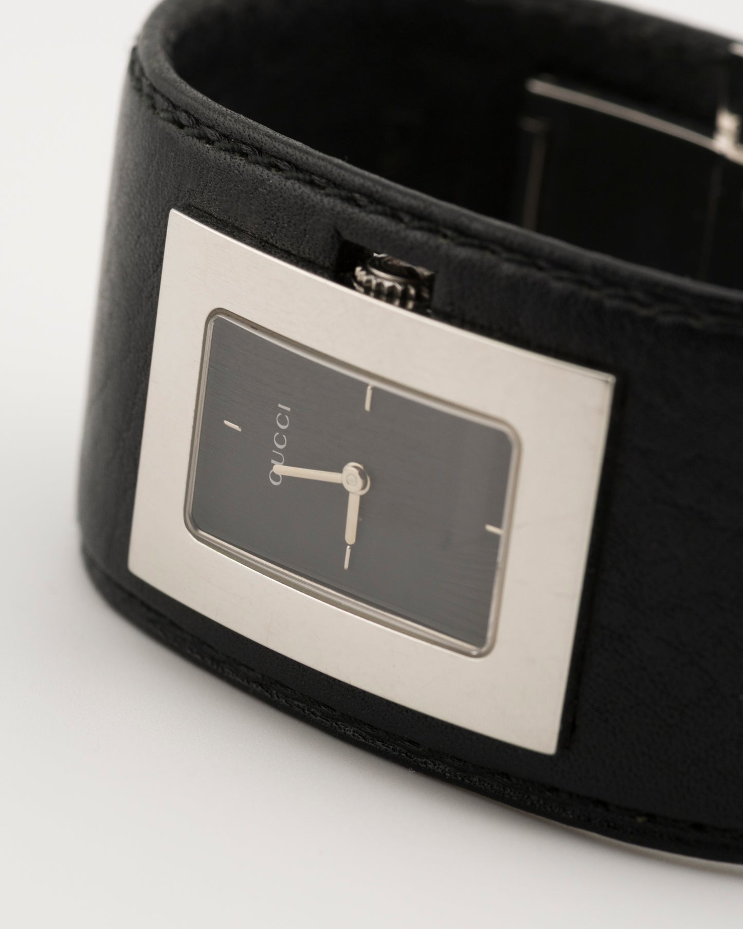 90s GUCCI 7800L Leather Cuff Watch