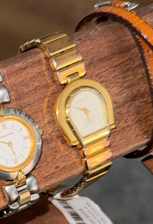 VTG Rare GUCCI 7000 Gold Horseshoe Watch