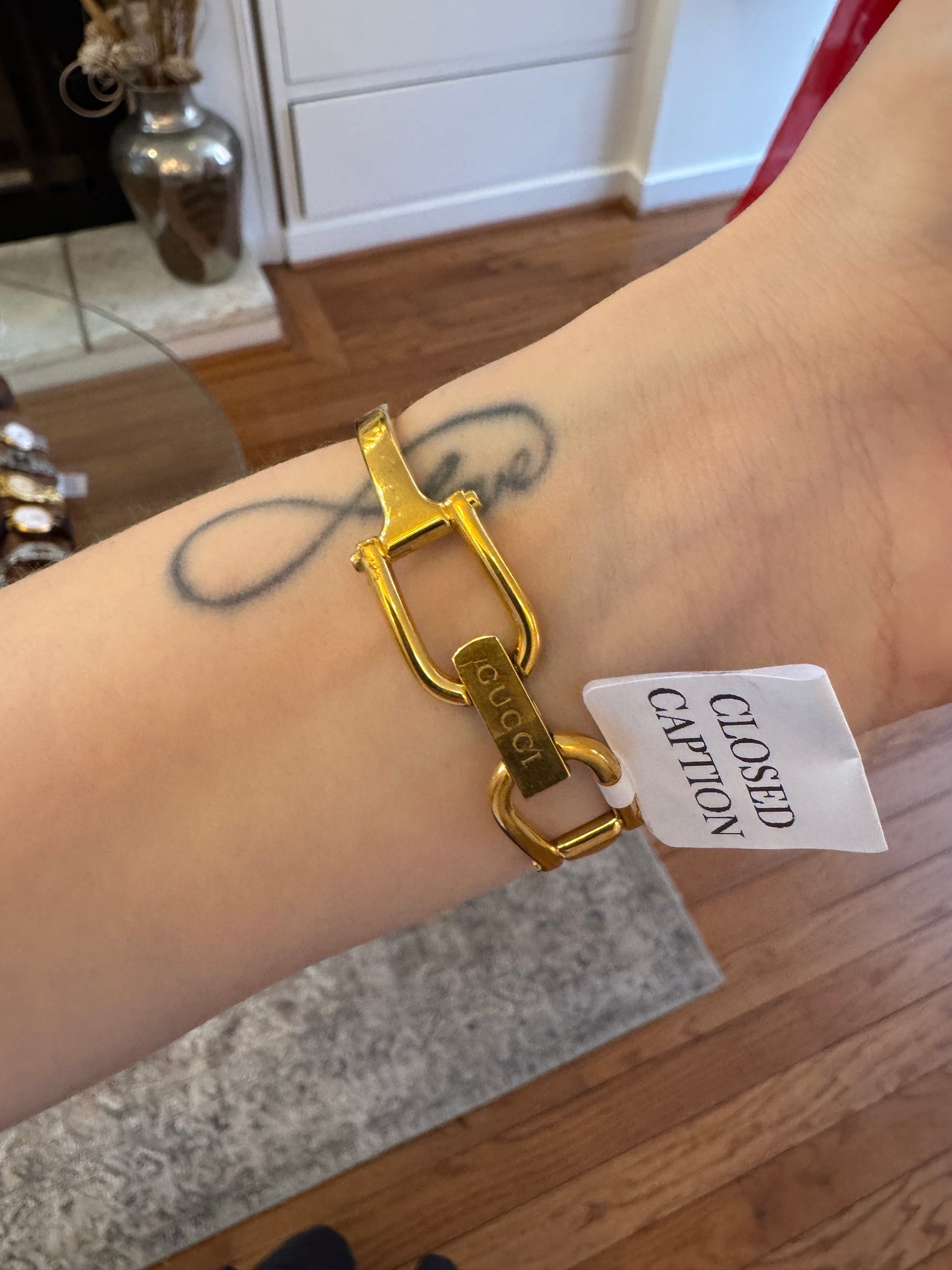 90s GUCCI 1500L Black Dial Gold Bangle Watch