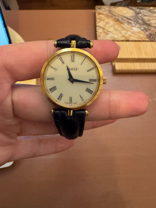 80s GUCCI 2000M Sherry Line Watch w/Black Leather Band