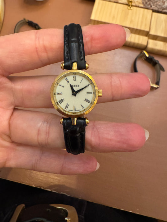 90s GUCCI 2000L Sherry Line Watch w/Black Leather Band